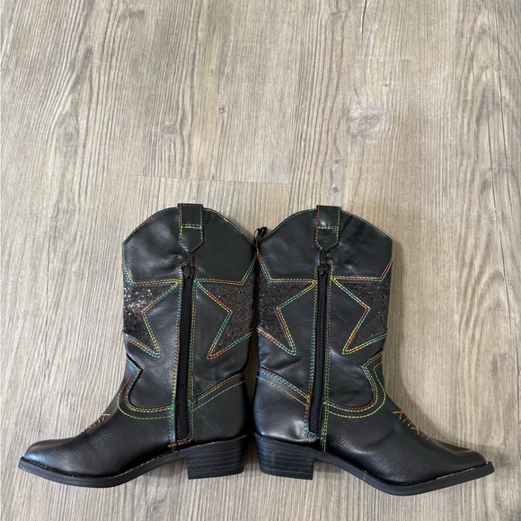 Girl’s Faded Glory size 12 Black Cowgirl Boots with Sparkle Star Design - Picture 2 of 3
